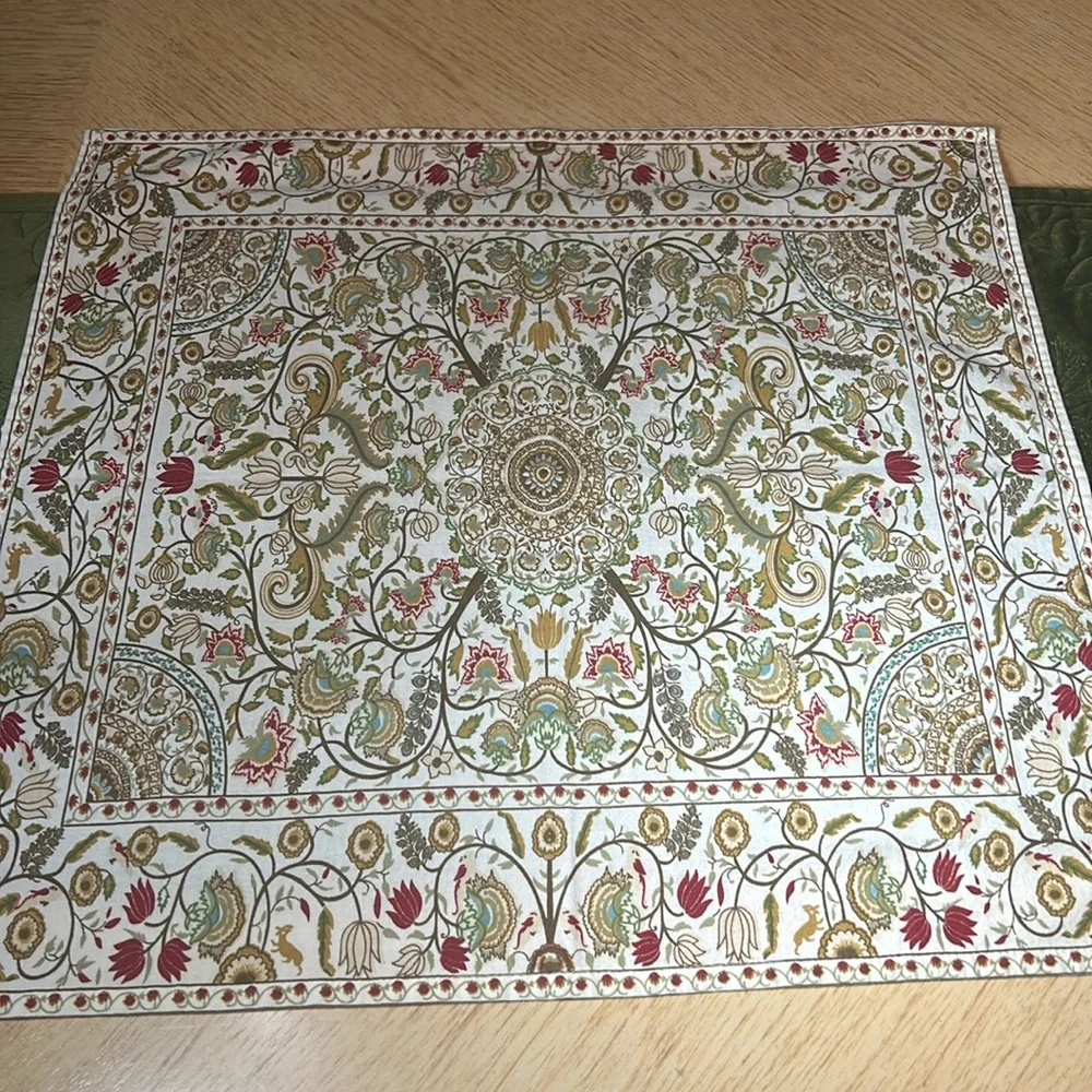 Pier 1 Imports Floral Motif Napkins (4)